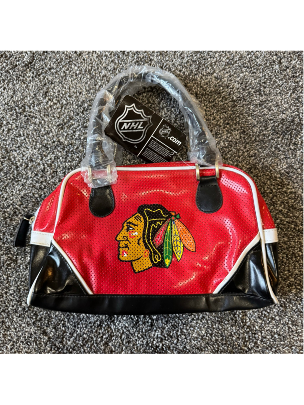 Women's NHL Takedown Purse Chicago Blackhawks Bag Red Black - Picture 1 of 10